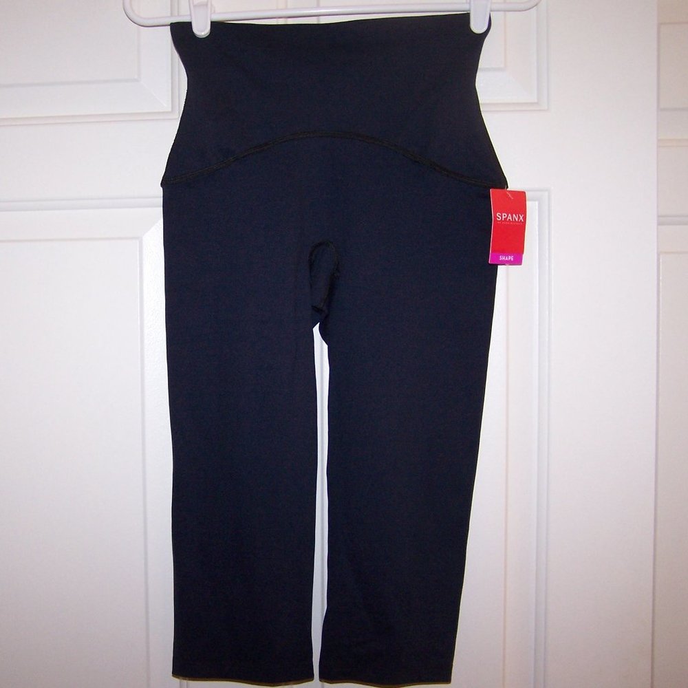 Spanx Active Compression Knee Pant Size Medium NWT